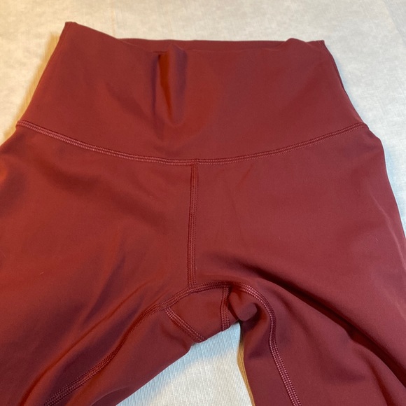 LIKE NEW lululemon Wunder Train Hr 28” Mulled Wine Size 4 - Picture 4 of 6